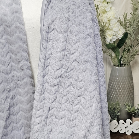 MARCUS ADLER NEW YORK | FAUX FUR WRAP VEST - NWT! - Picture 12 of 14